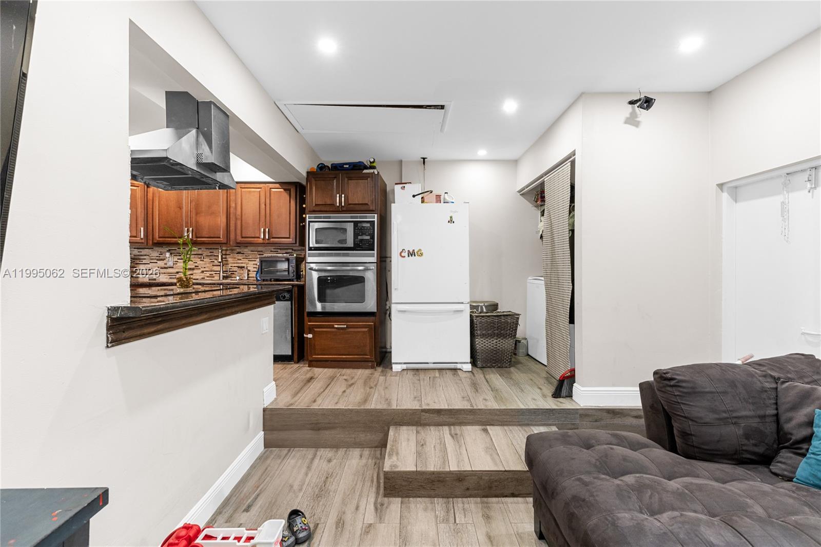 BEVERLY PARK - Residential