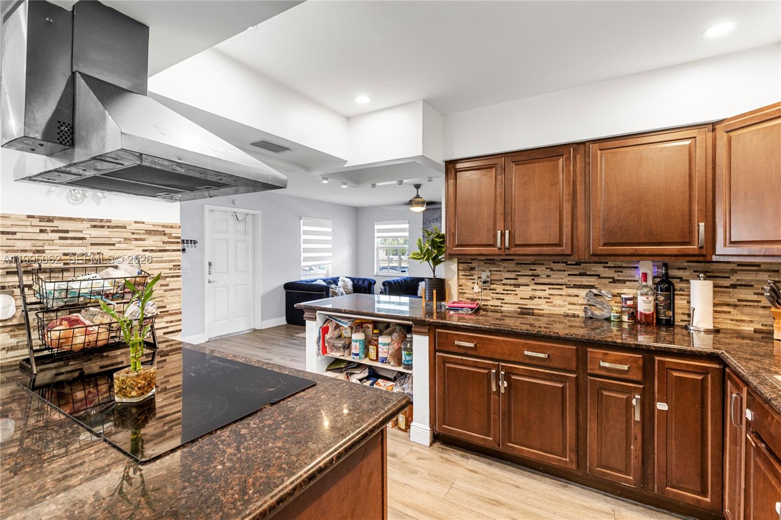 BEVERLY PARK - Residential