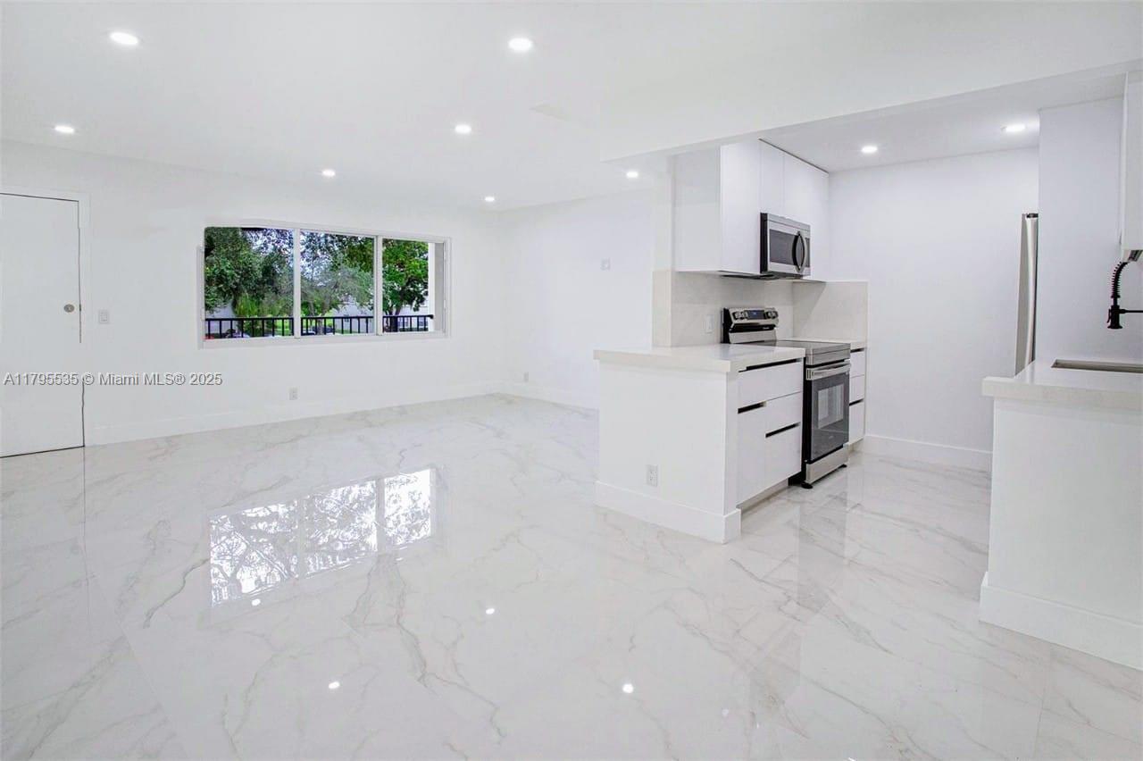 KINGSLEY AT CENTURY VILLA - Residential