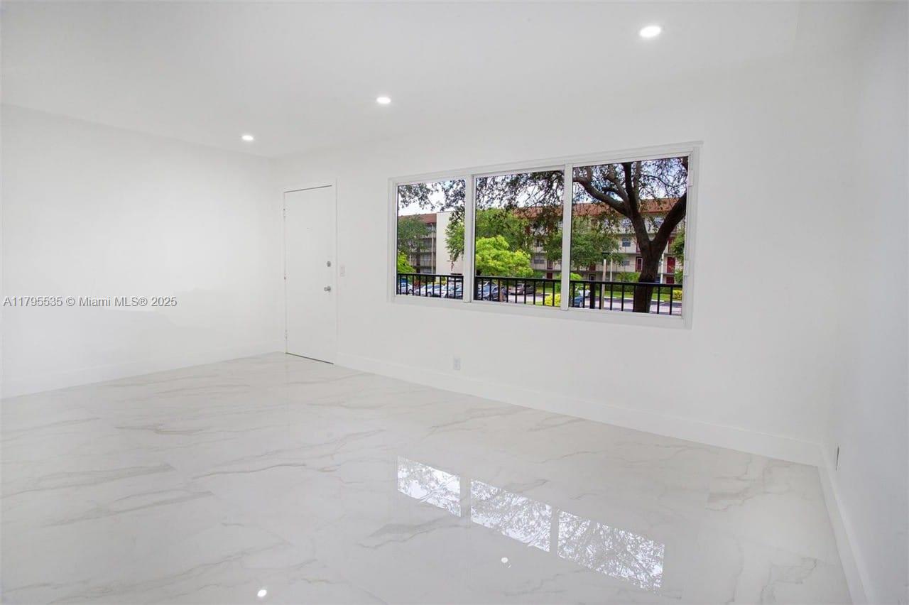 KINGSLEY AT CENTURY VILLA - Residential