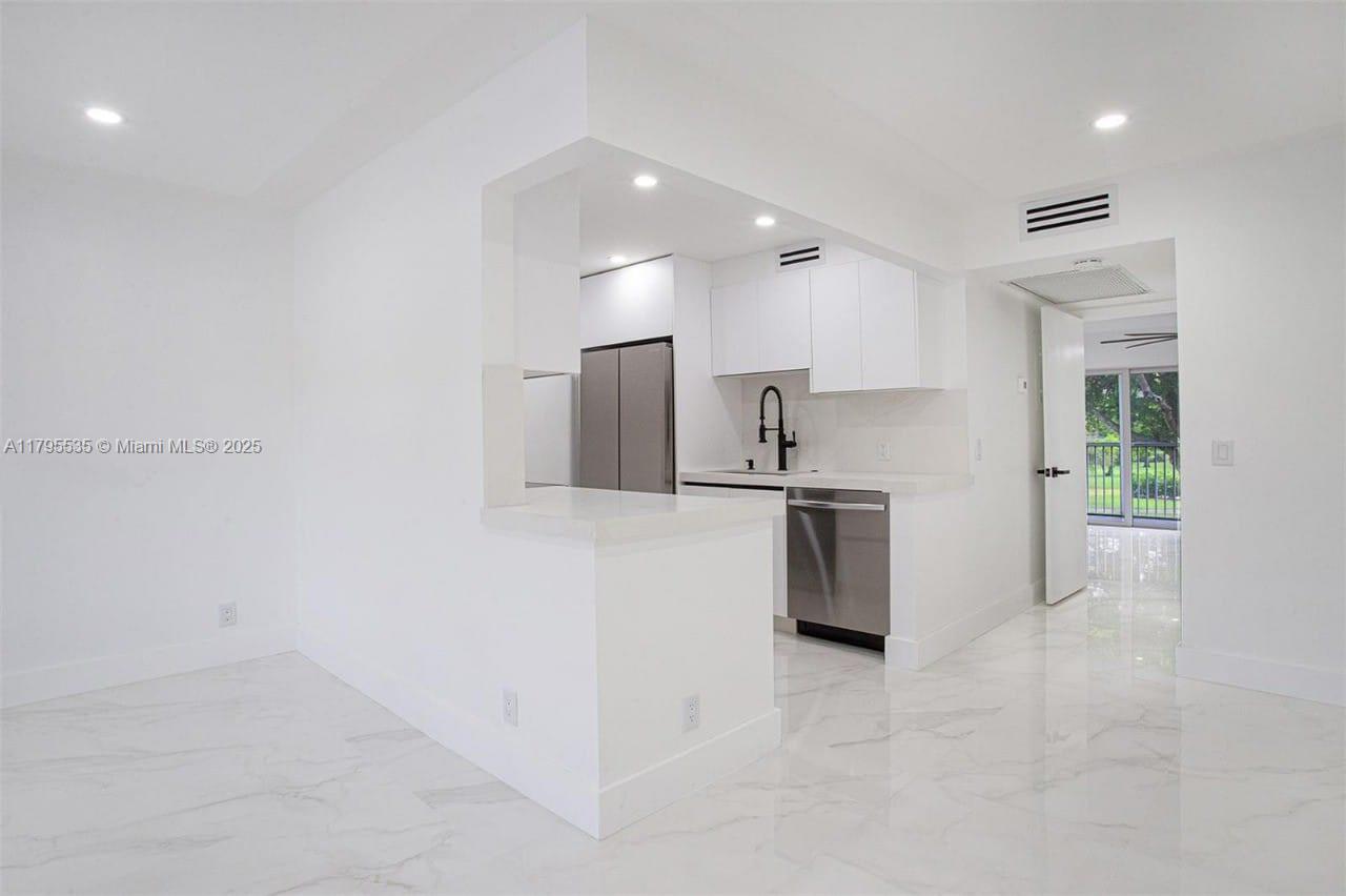 KINGSLEY AT CENTURY VILLA - Residential