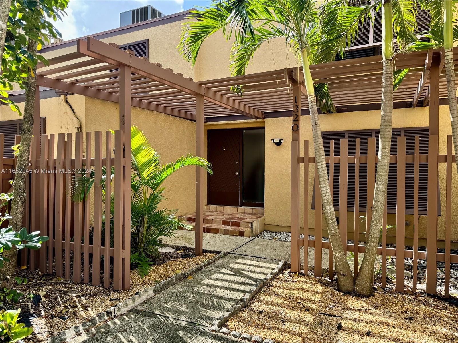Rental Property at 1320 W Golfview Dr 1320, Pembroke Pines, Miami-Dade County, Florida - Bedrooms: 3 
Bathrooms: 3  - $3,099 MO.