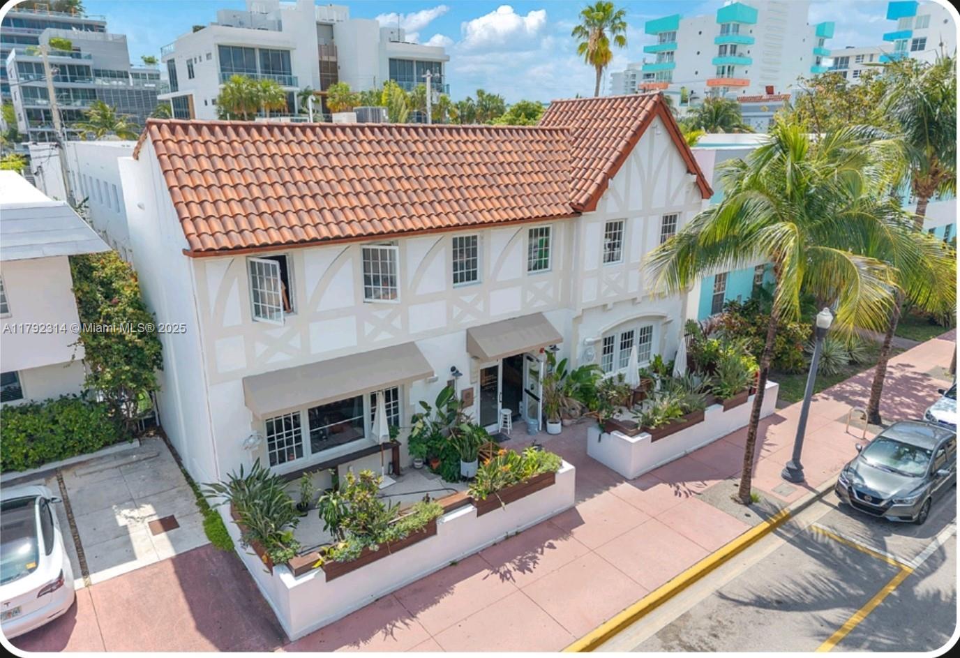 321 Collins Ave