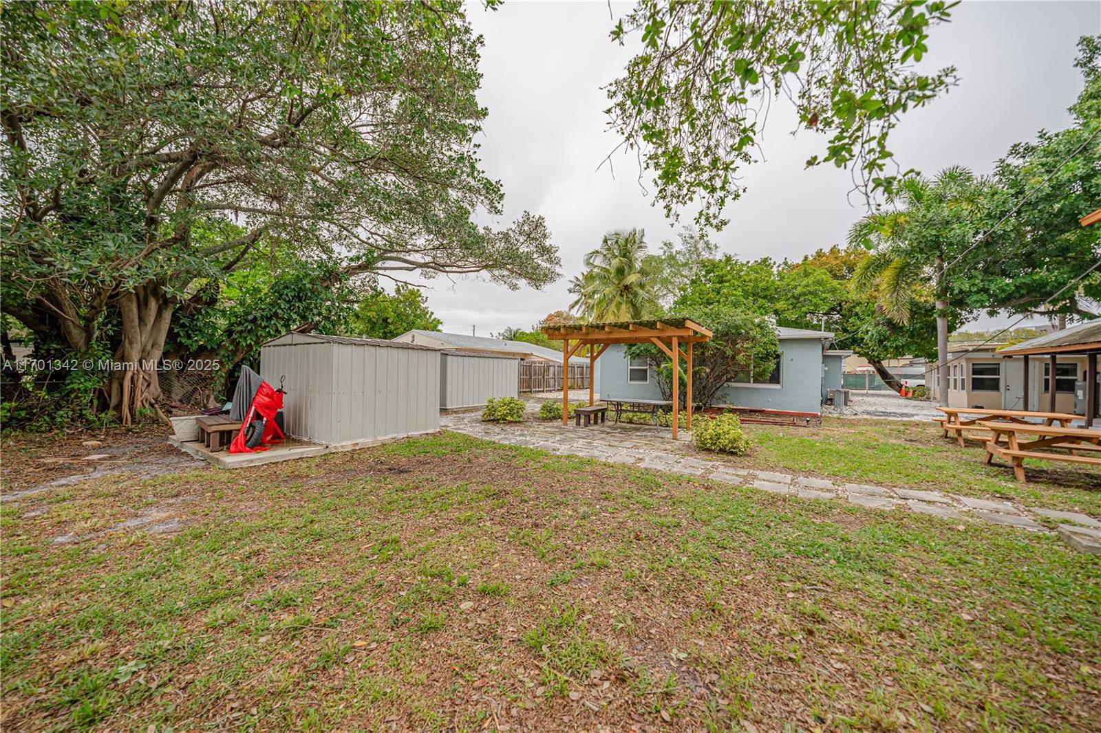 228 SW 14th Ct