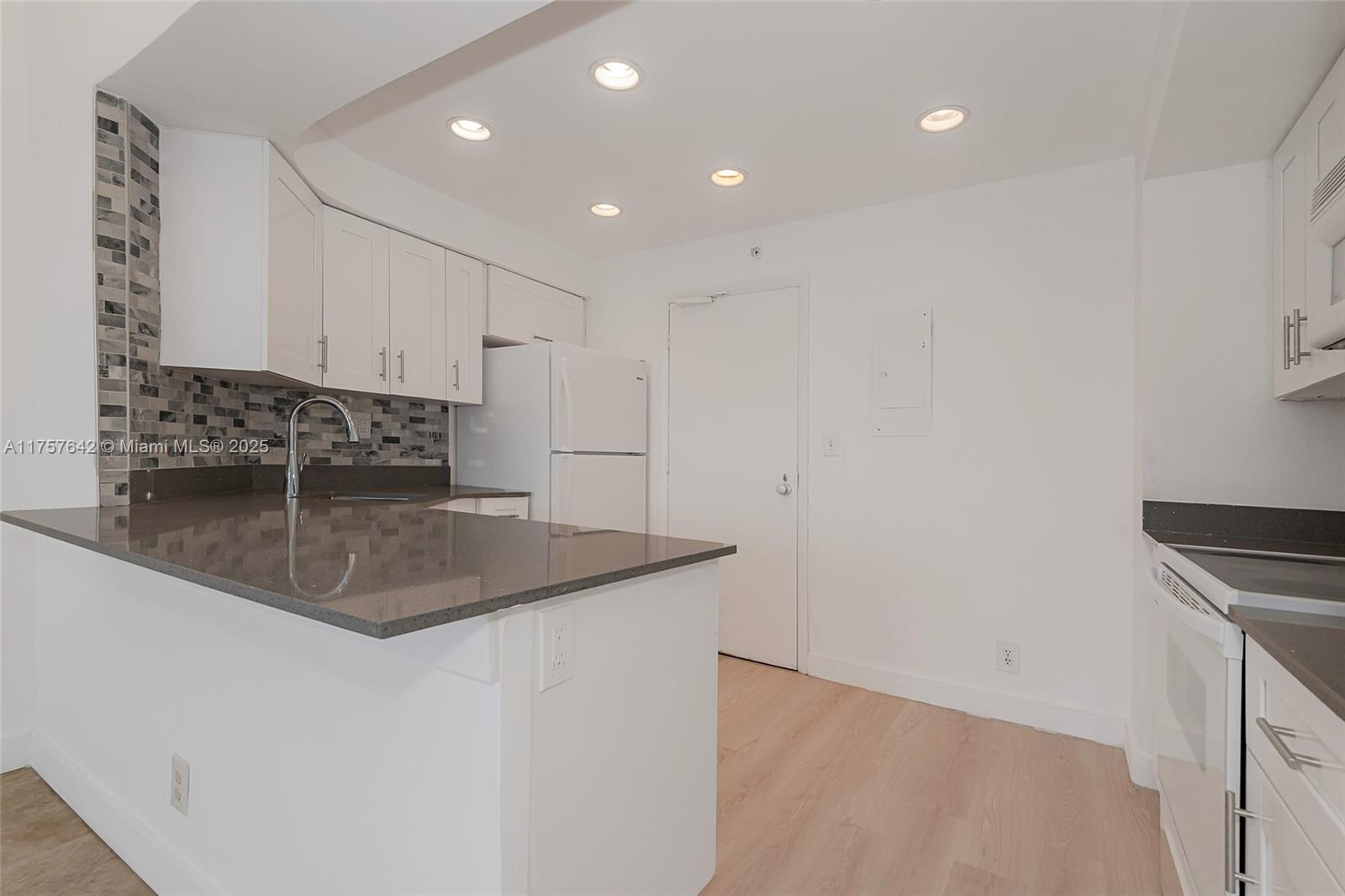 CORAL RIDGE TOWERS SOUTH - Residential