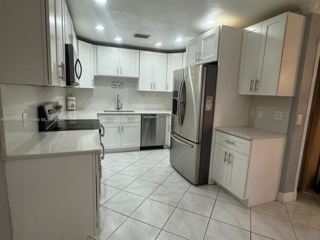 Photo of 7901 NW 33rd St #2, Davie, FL 33024 (MLS # A11757553)