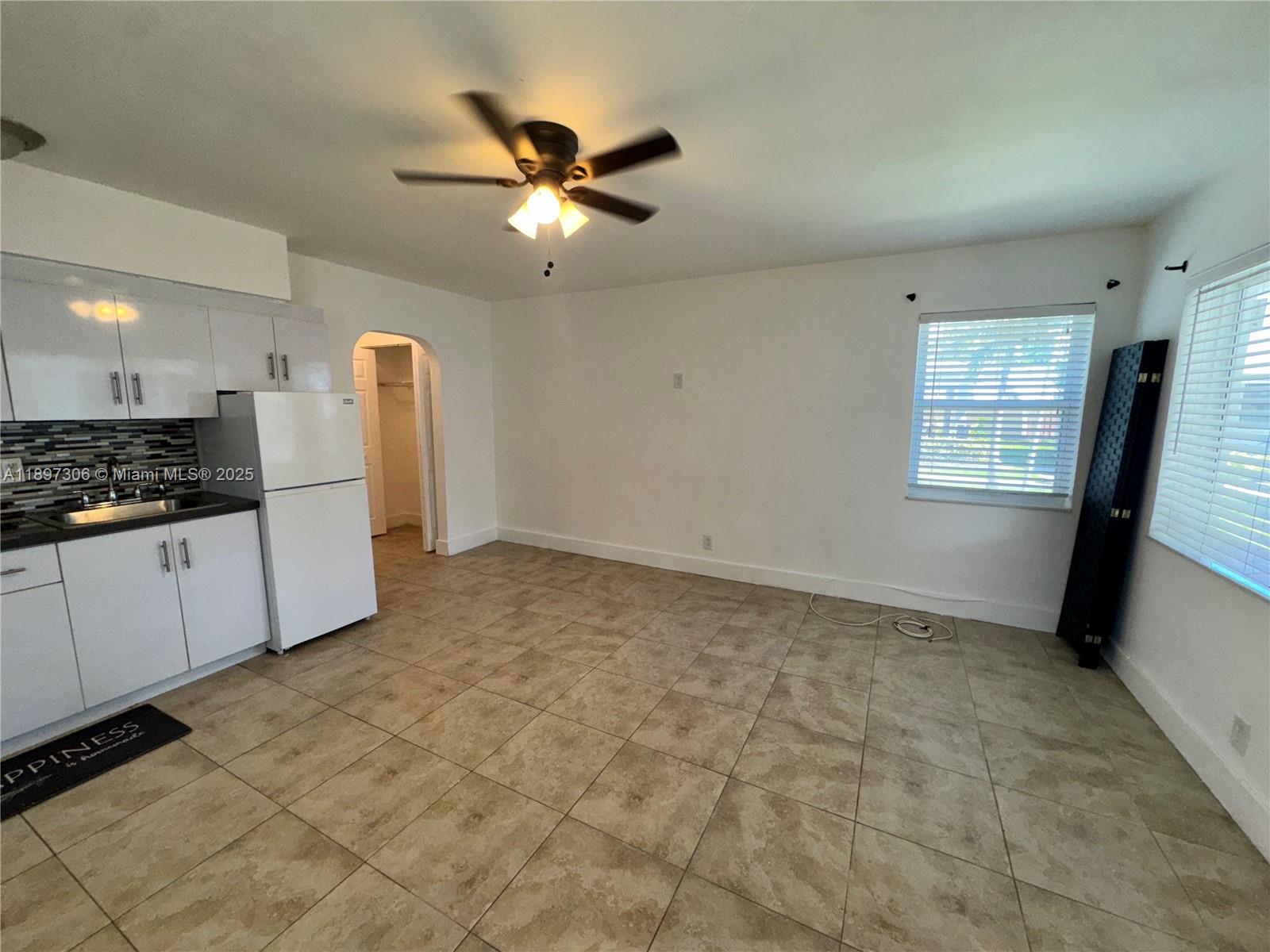 HOLLYWOOD LITTLE RANCHES - Residential Lease