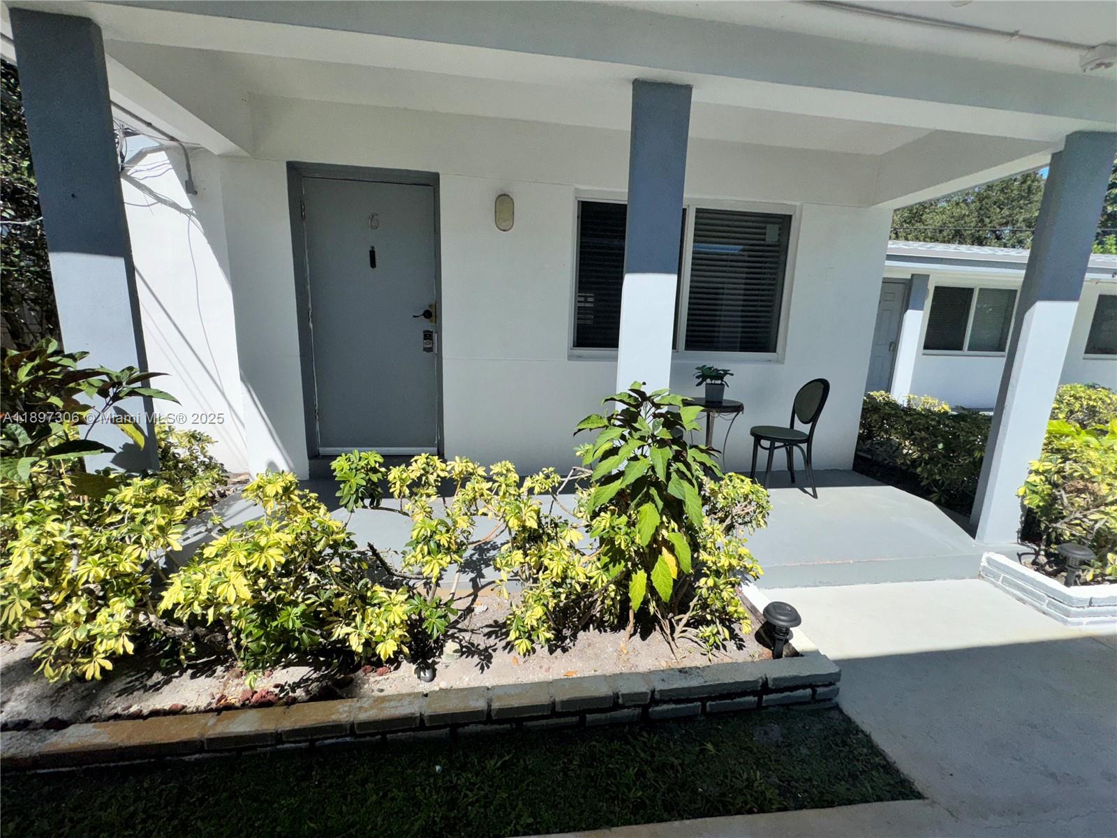 HOLLYWOOD LITTLE RANCHES - Residential Lease