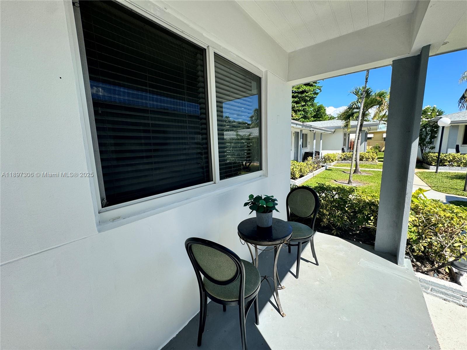 HOLLYWOOD LITTLE RANCHES - Residential Lease