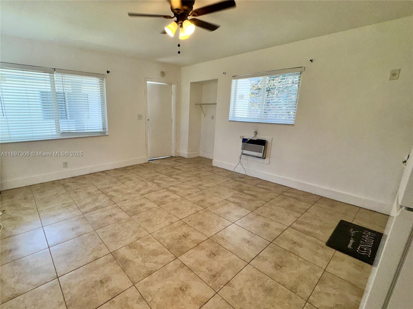 HOLLYWOOD LITTLE RANCHES - Residential Lease