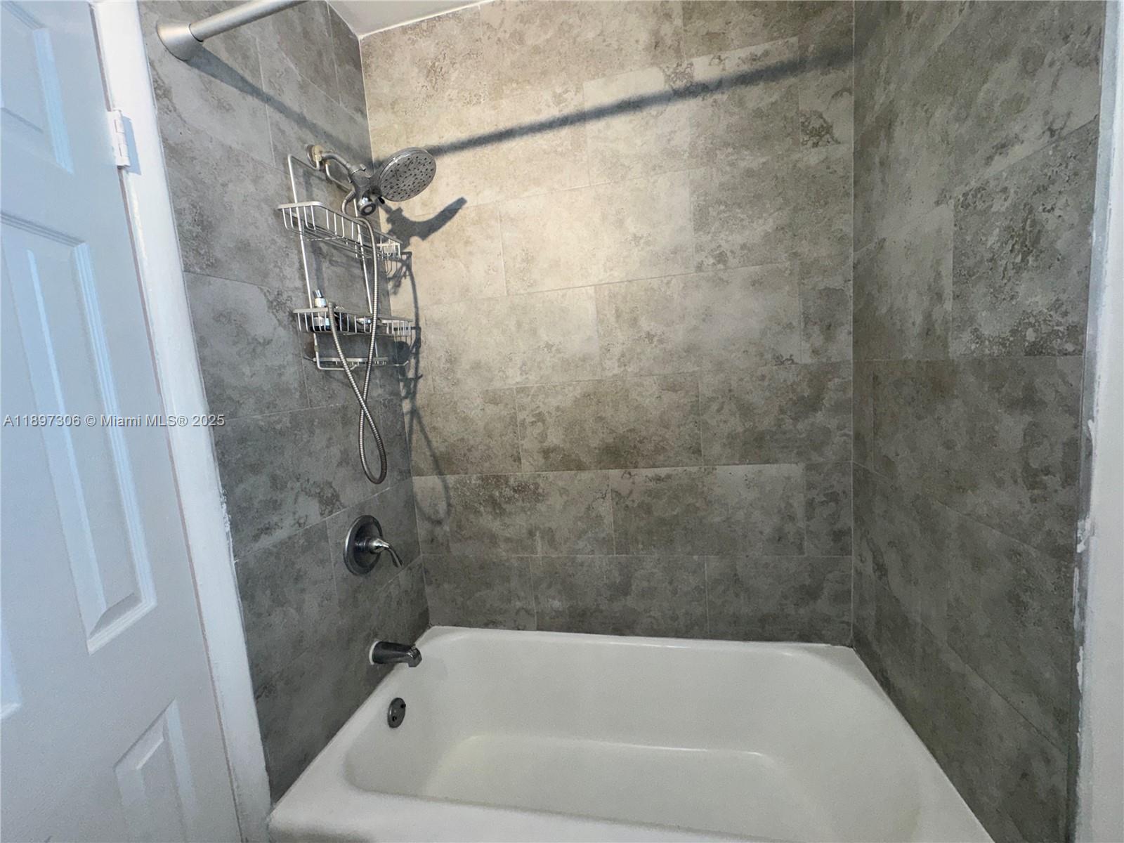 HOLLYWOOD LITTLE RANCHES - Residential Lease