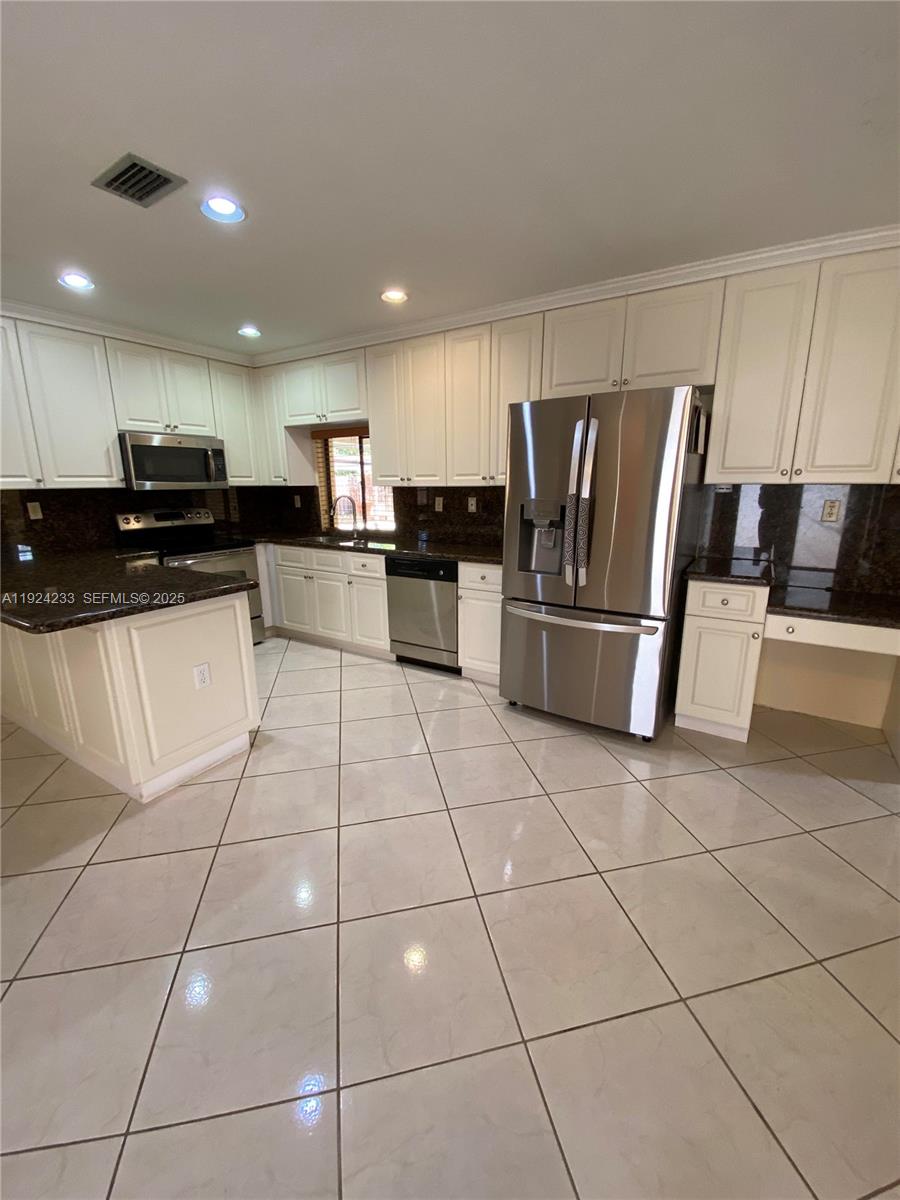 THE MANSIONS 1ST ADDN - Residential