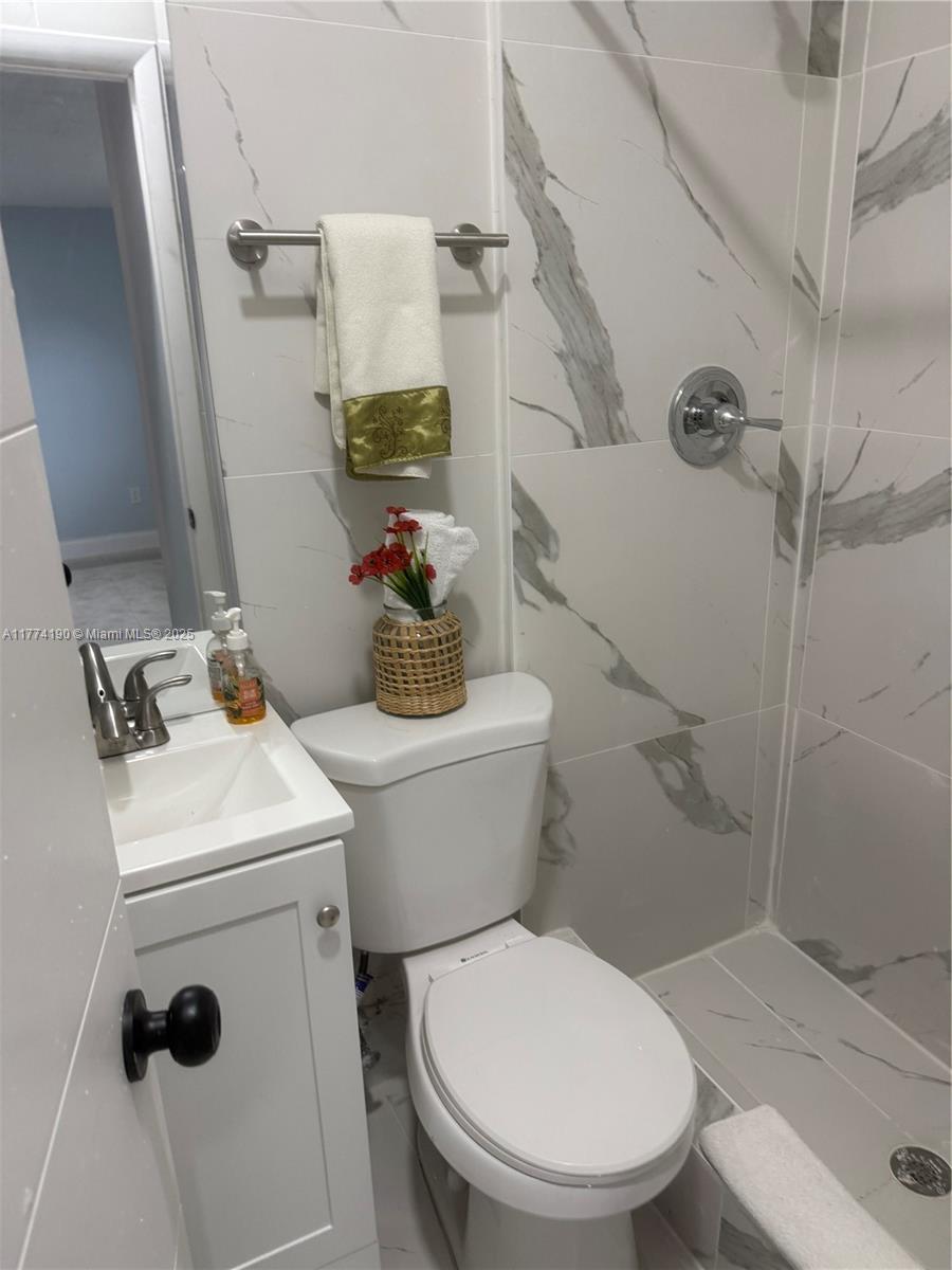 Rental Property at 2816 Sw 4th Pl Front, Fort Lauderdale, Broward County, Florida - Bedrooms: 1 
Bathrooms: 1  - $1,350 MO.