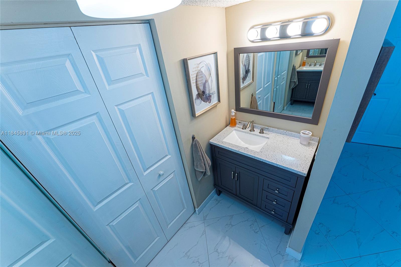 DELVISTA TOWERS CONDO TOW - Residential