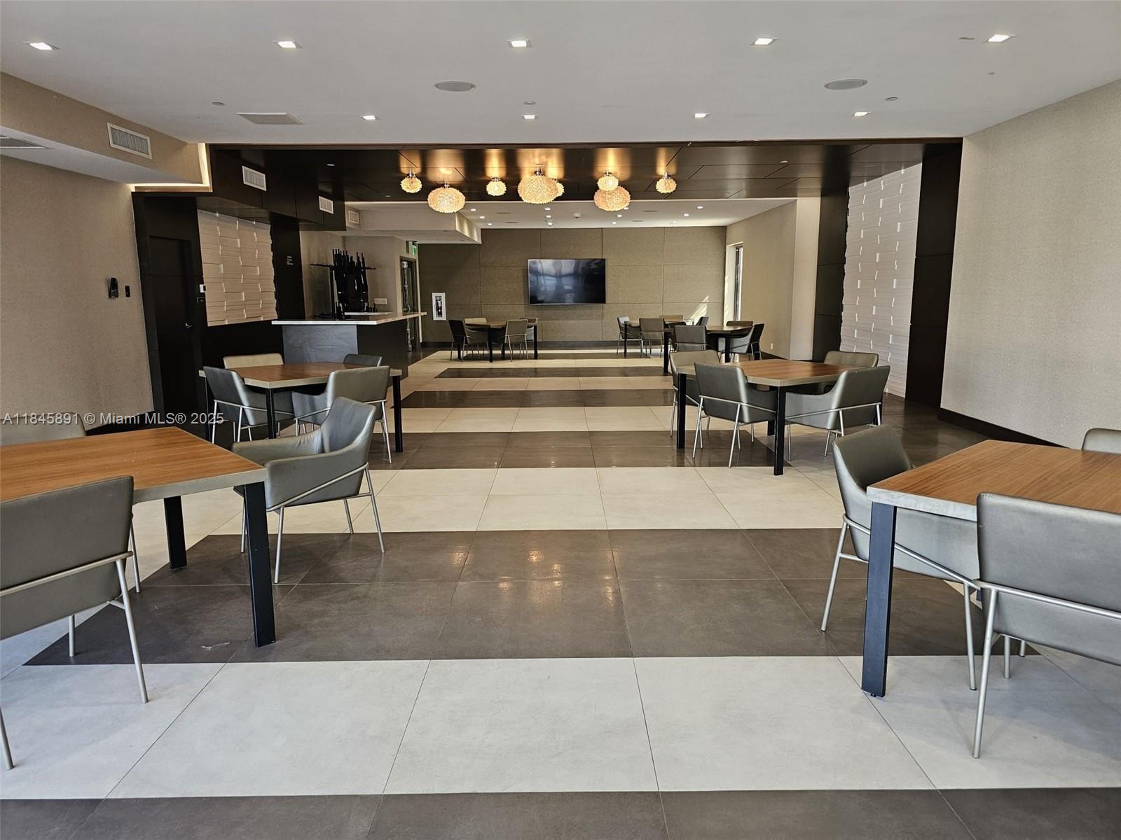 DELVISTA TOWERS CONDO TOW - Residential