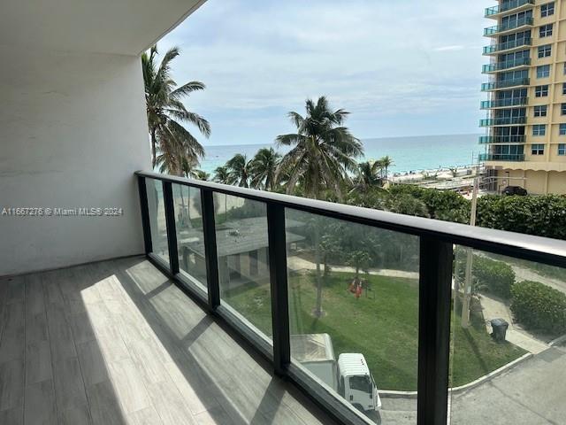 Property for Sale at 2301 S Ocean Dr 407, Hollywood, Broward County, Florida - Bedrooms: 2 
Bathrooms: 2  - $439,000