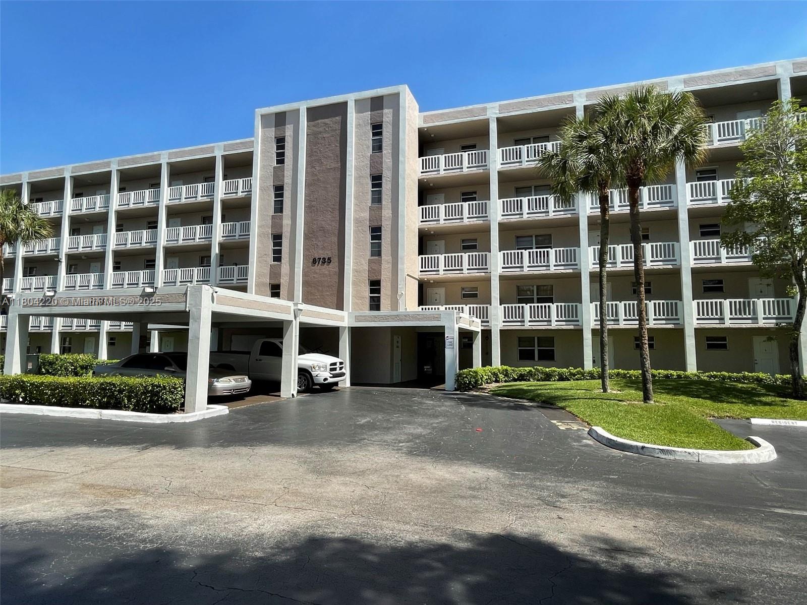 8735 Ramblewood Dr 114, Coral Springs, Broward County, Florida - 2 Bedrooms  
2 Bathrooms - 