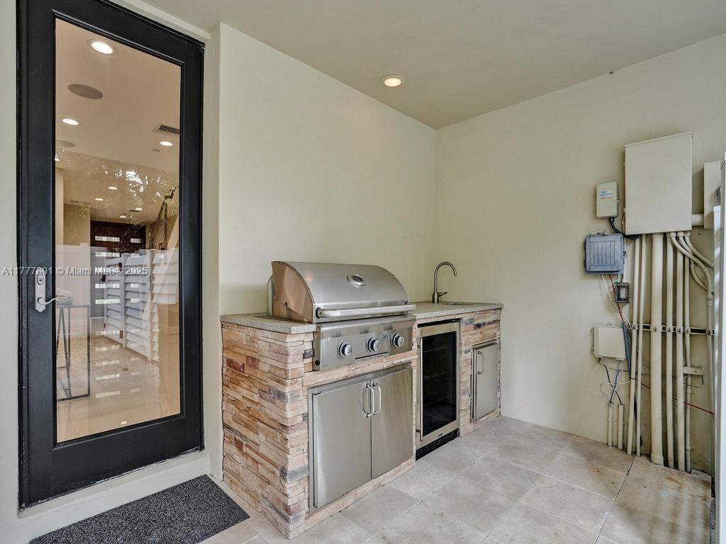 207 NE 13th Ave 207