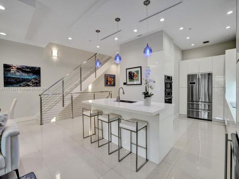 207 NE 13th Ave 207 Fort Lauderdale FL 33301