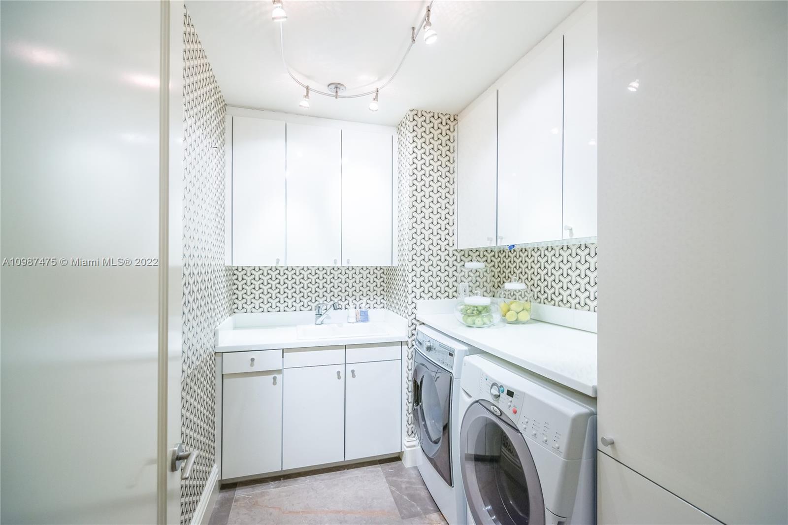 RITZ CARLTON BAL HARBOUR - Residential