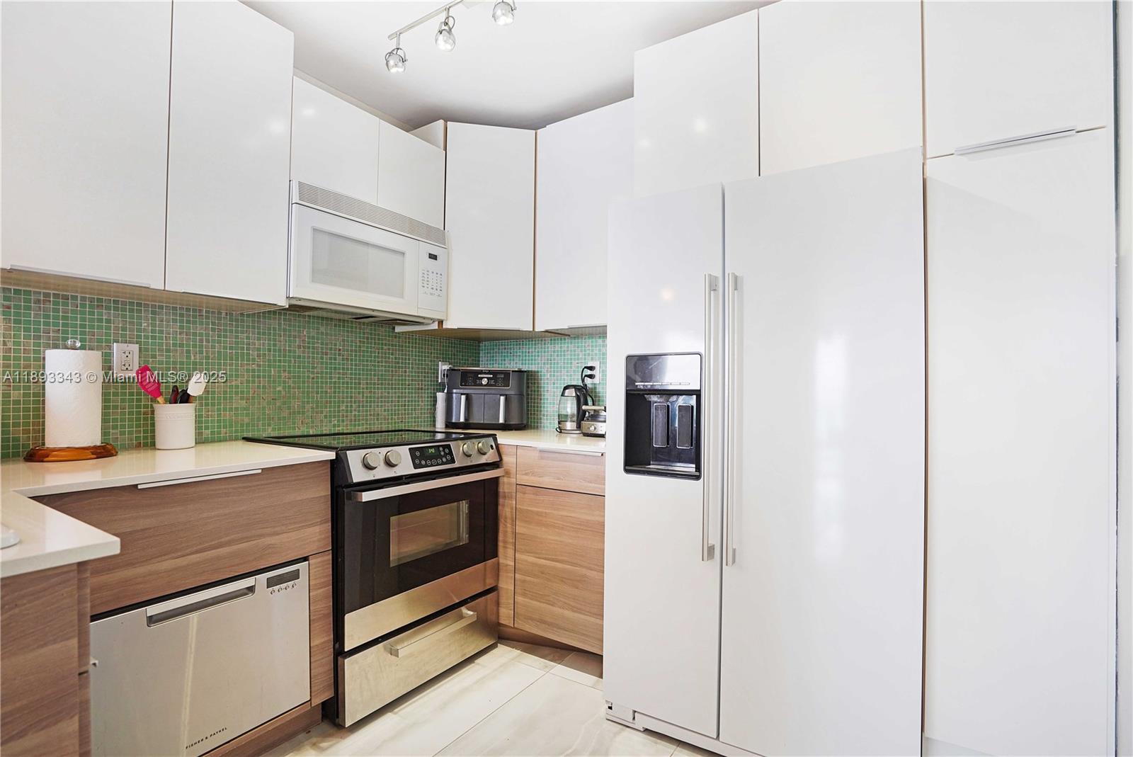 MIRADOR 1000 CONDO - Residential Lease