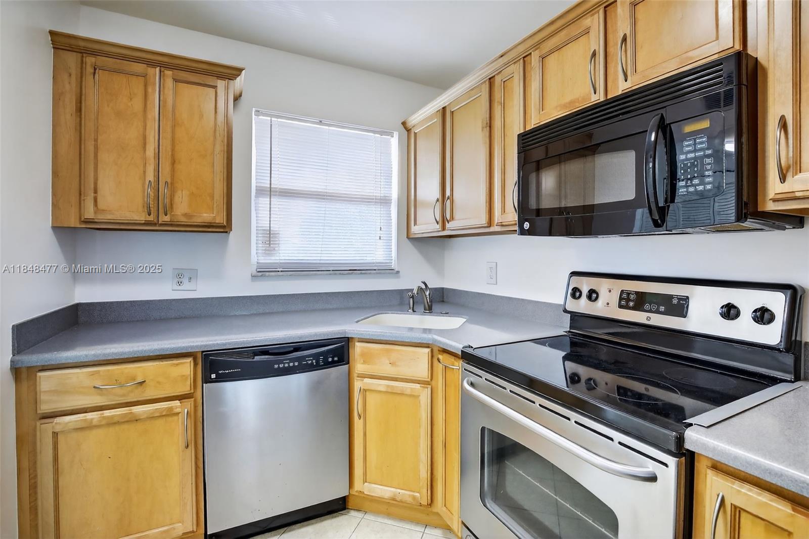 SUNRISE LAKES 73 CONDO - Residential