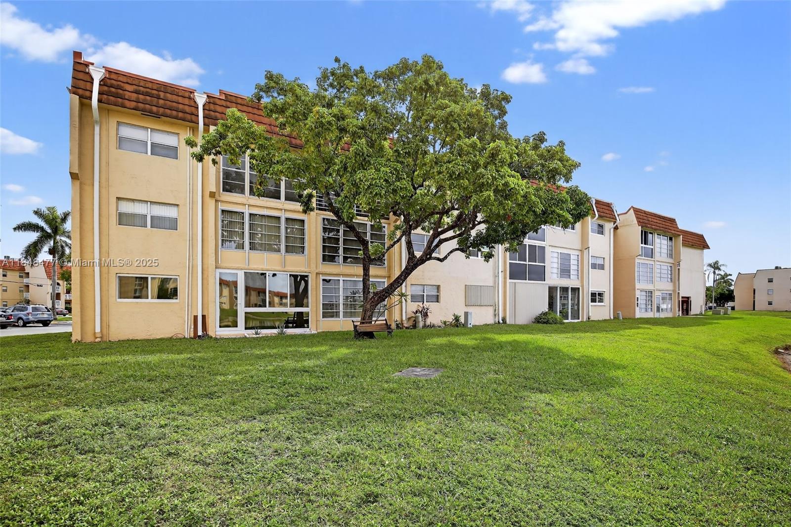 SUNRISE LAKES 73 CONDO - Residential