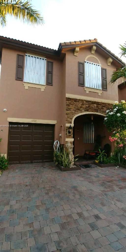 This beautiful 4-bedroom, 2.5-bathroom corner townhouse is located in the desirable gated community of Baywinds of Ibiza. Enjoy the private terrace, perfect for relaxing or entertaining.
Inside, the open-concept living and dining areas flow into a spacious kitchen, ideal for family gatherings. The large master suite offers a walk-in closet, en-suite bath, and peaceful lake views.
This home also includes a 1-car garage, additional driveway parking, and access to the community pool and playground. Conveniently located near top schools, supermarkets, and hospitals, this property is perfect for families looking for comfort and convenience.
Don’t miss the opportunity to make this lovely townhouse your new home!