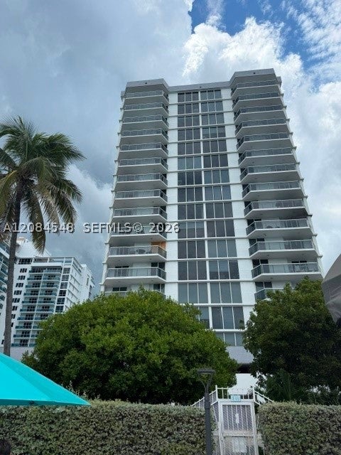 2401 Collins Ave 610