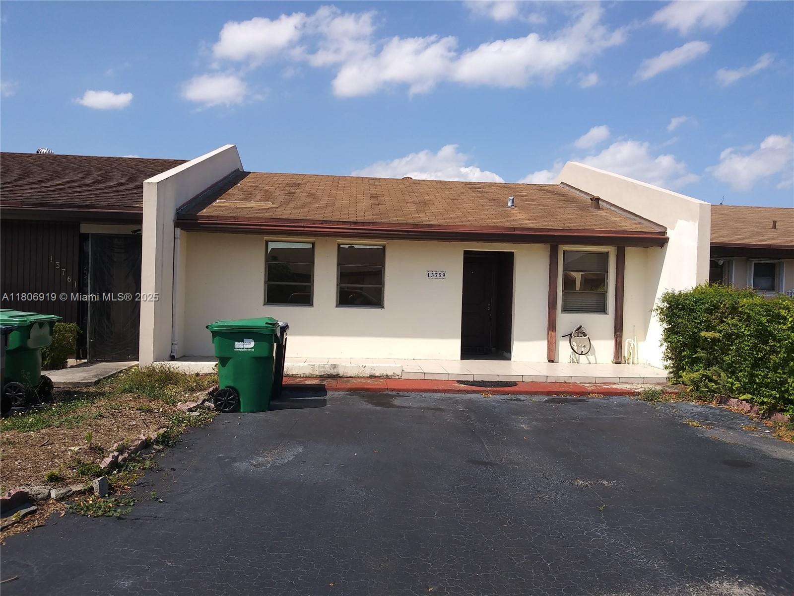 13759 Sw 49th St, Miami, Broward County, Florida - 3 Bedrooms  
2 Bathrooms - 