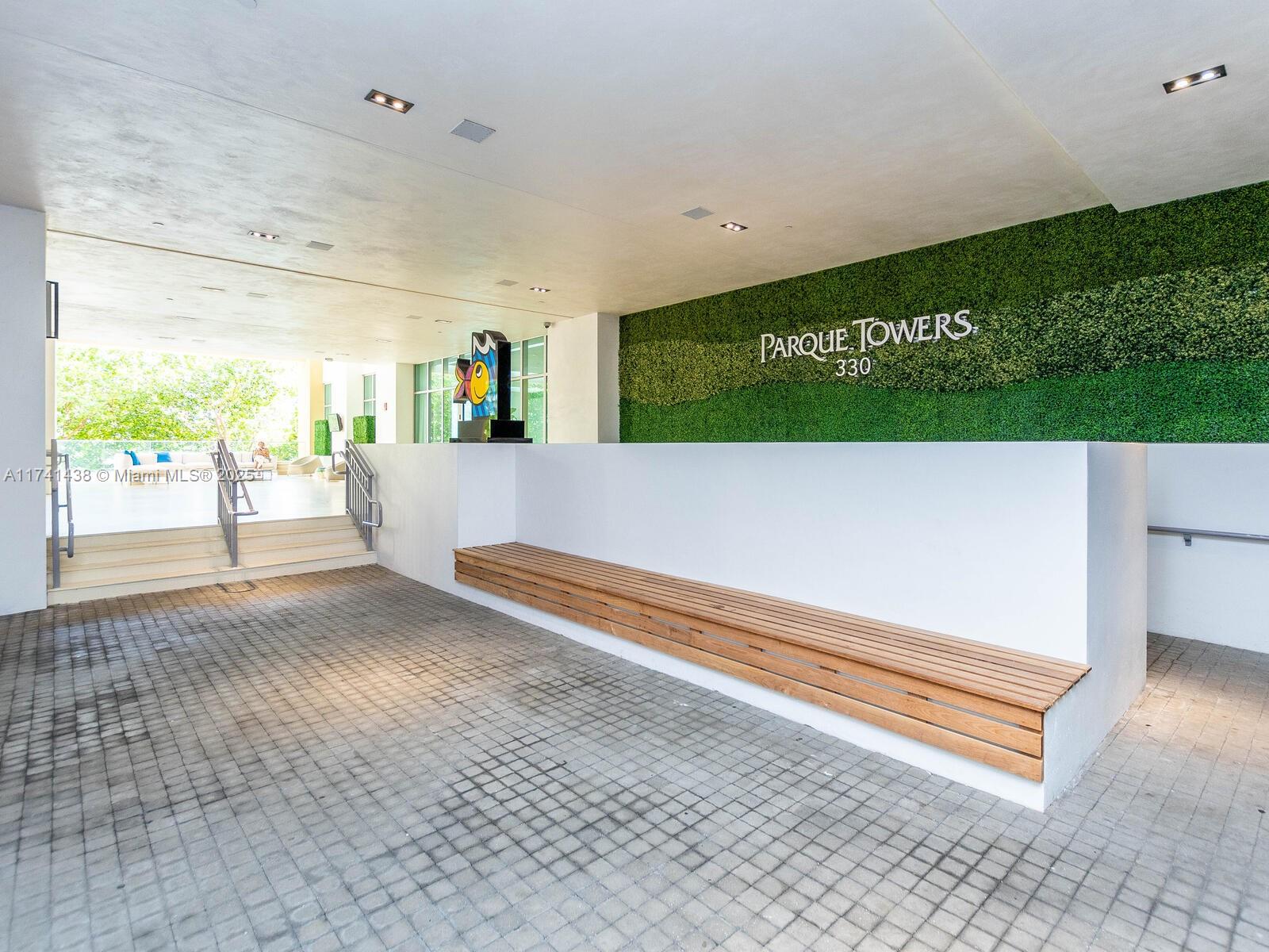 PARQUE TOWERS CONDO - Residential