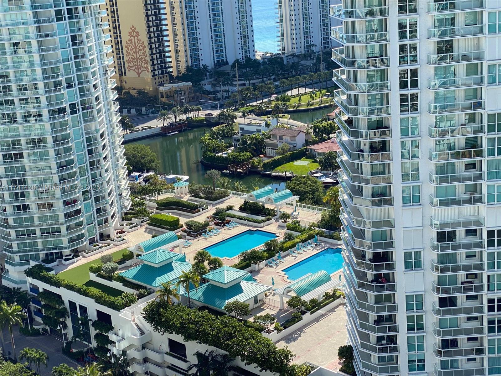 PARQUE TOWERS CONDO - Residential
