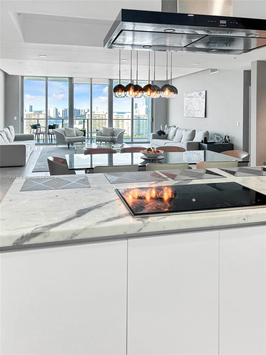 PARQUE TOWERS CONDO - Residential
