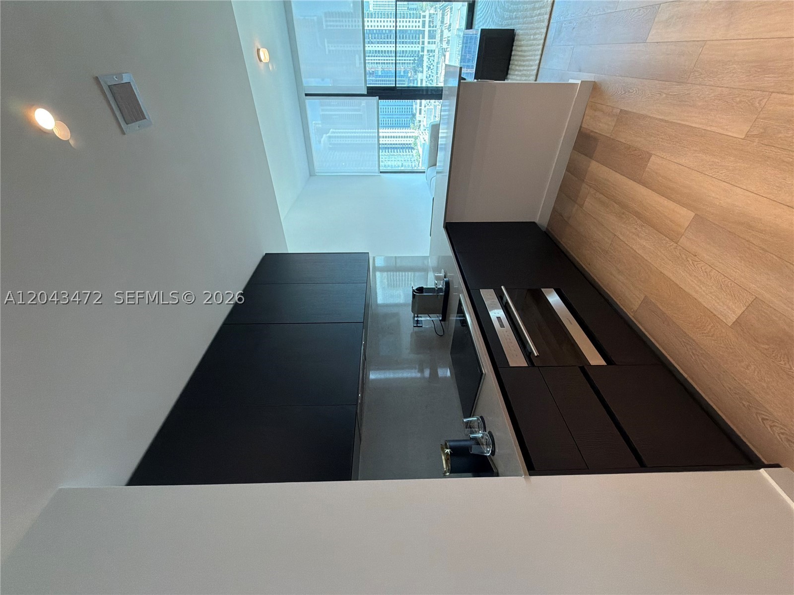 20 NE 11th St 2409