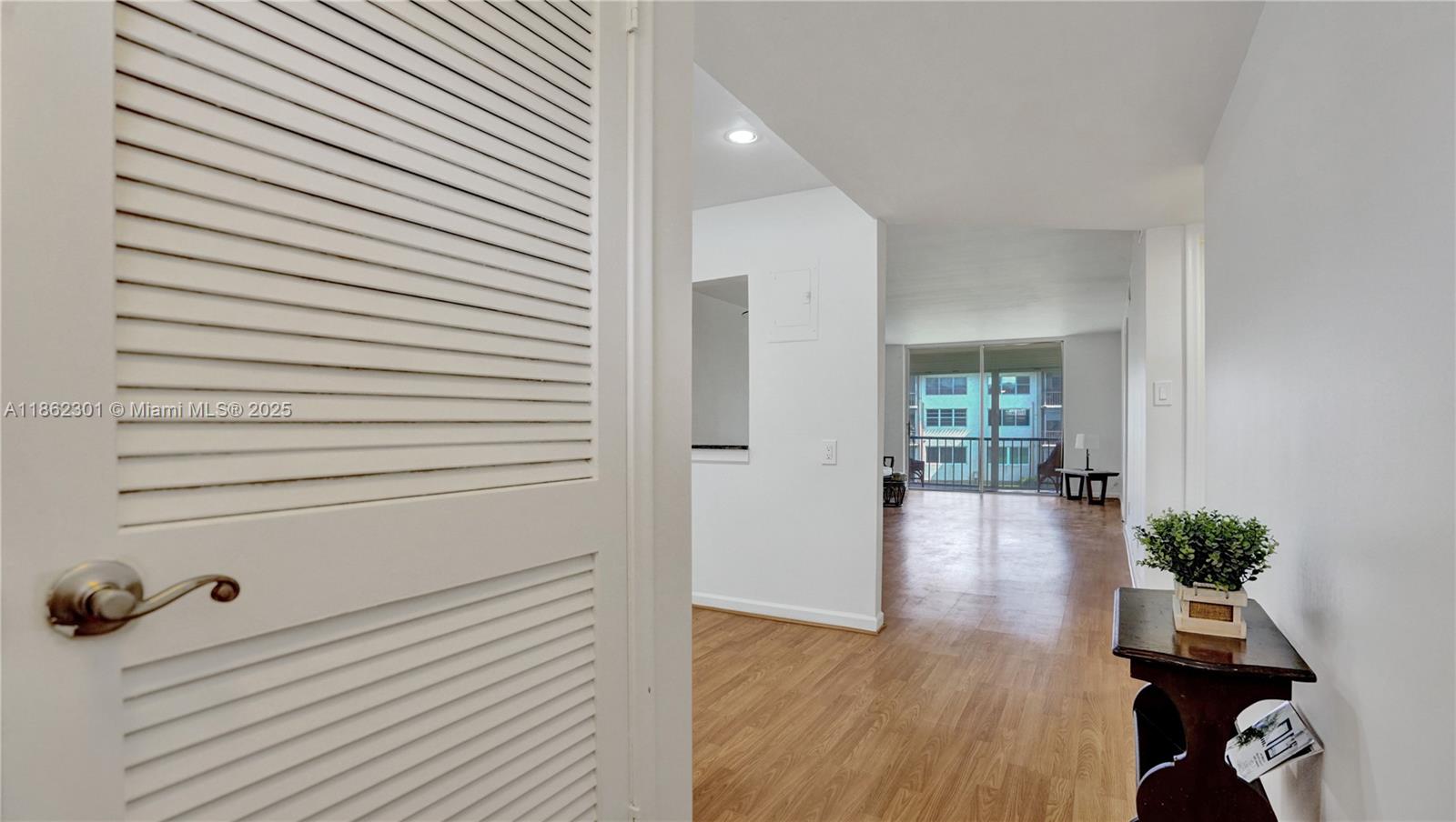 681 S Hollybrook Dr 203