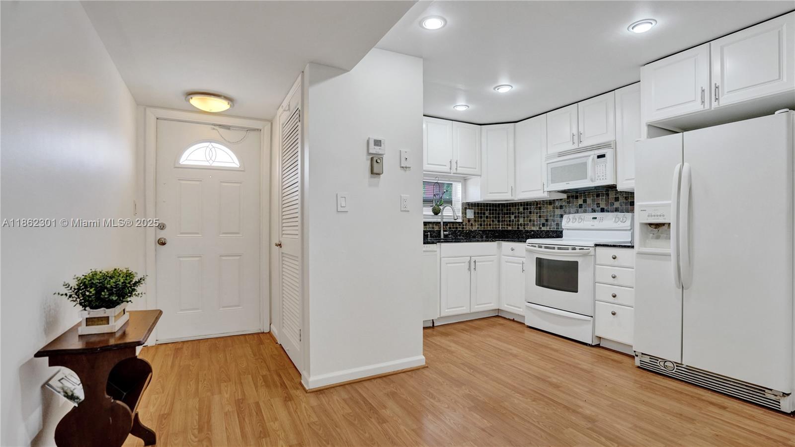 HOLLYBROOK - Residential