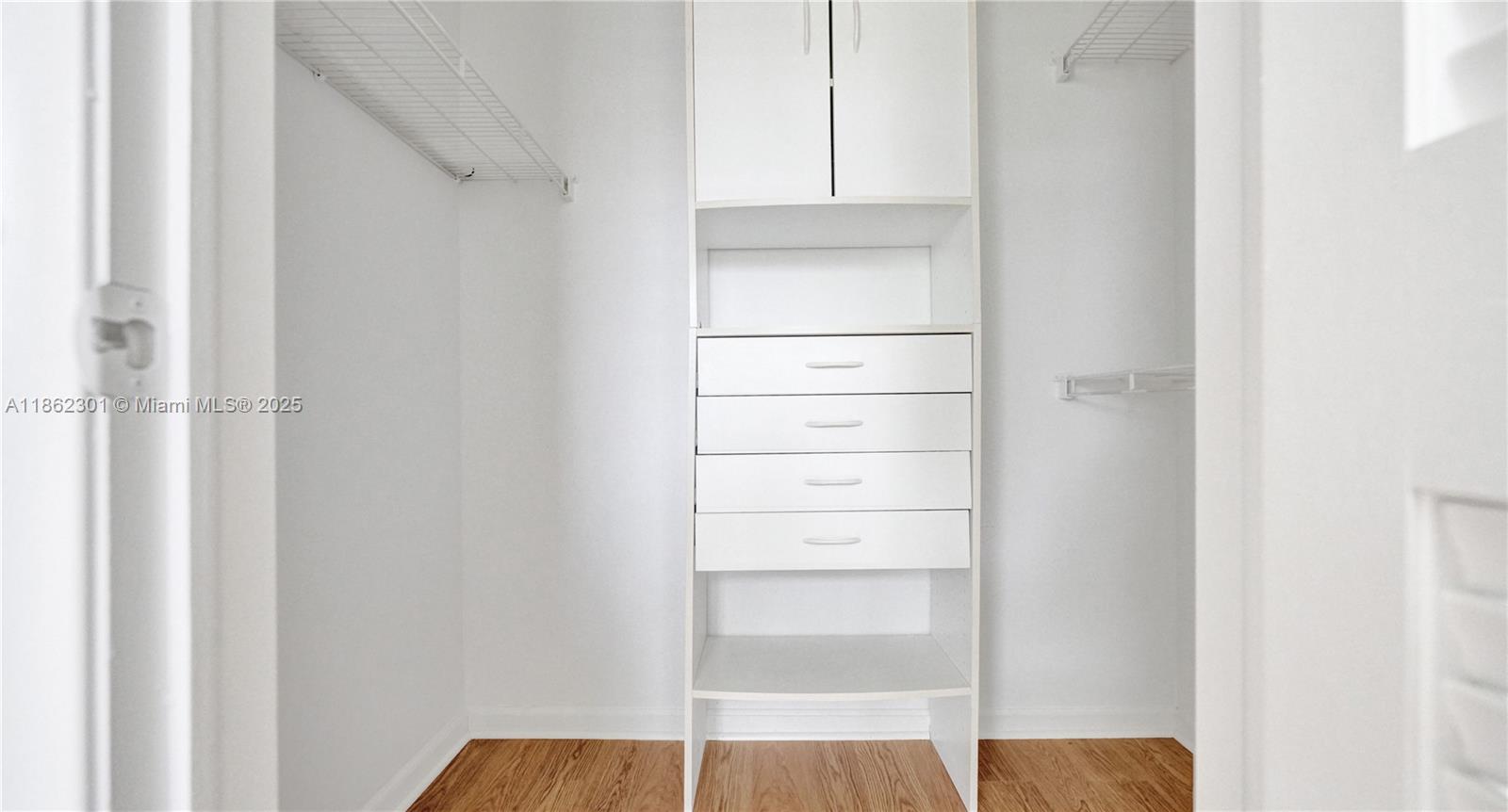 HOLLYBROOK - Residential