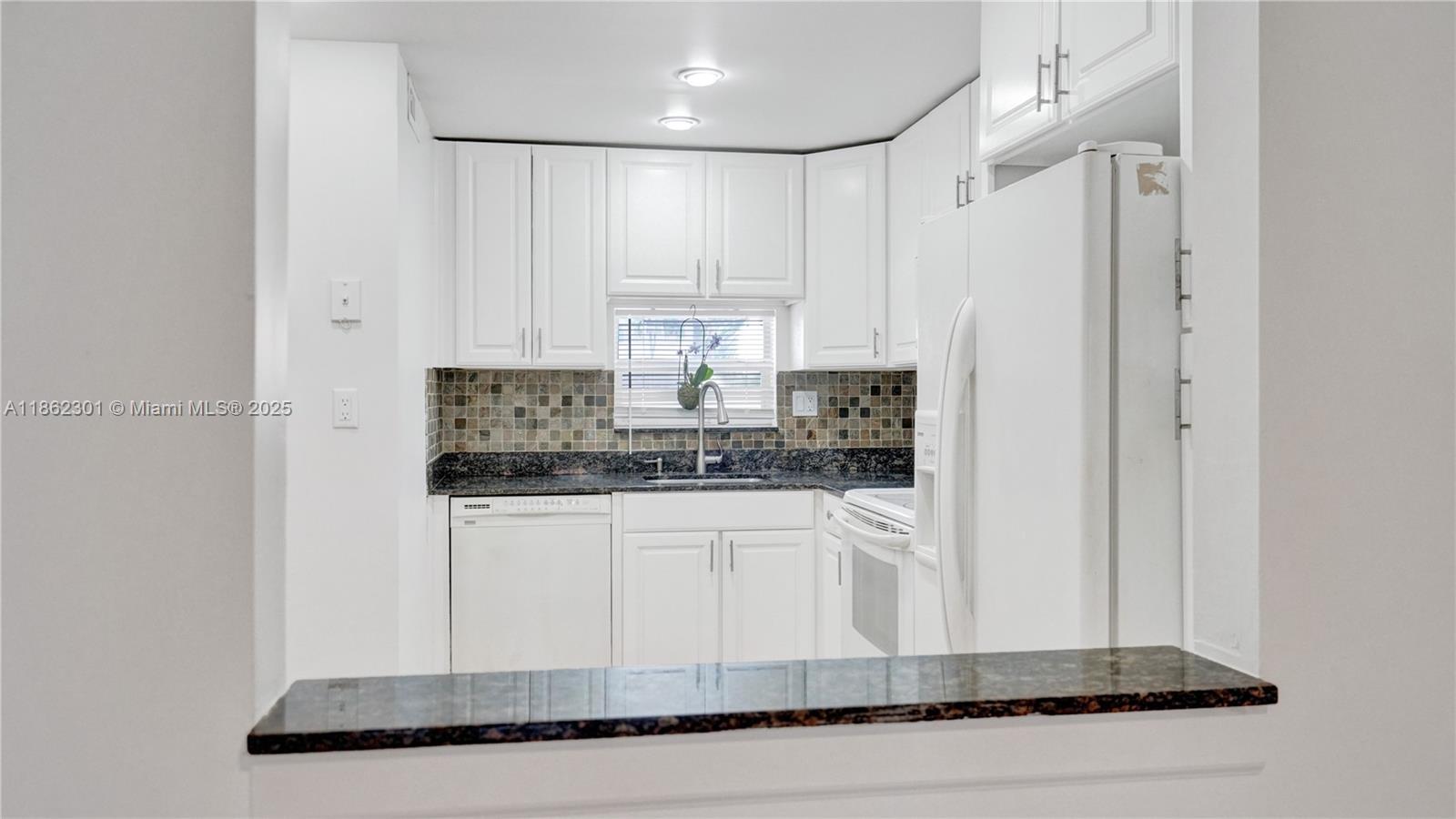 681 S Hollybrook Dr 203