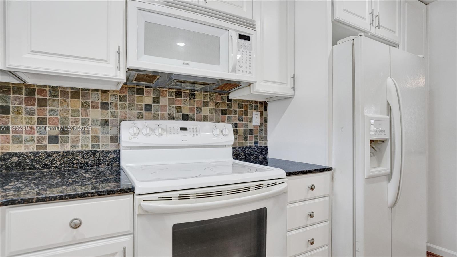 681 S Hollybrook Dr 203