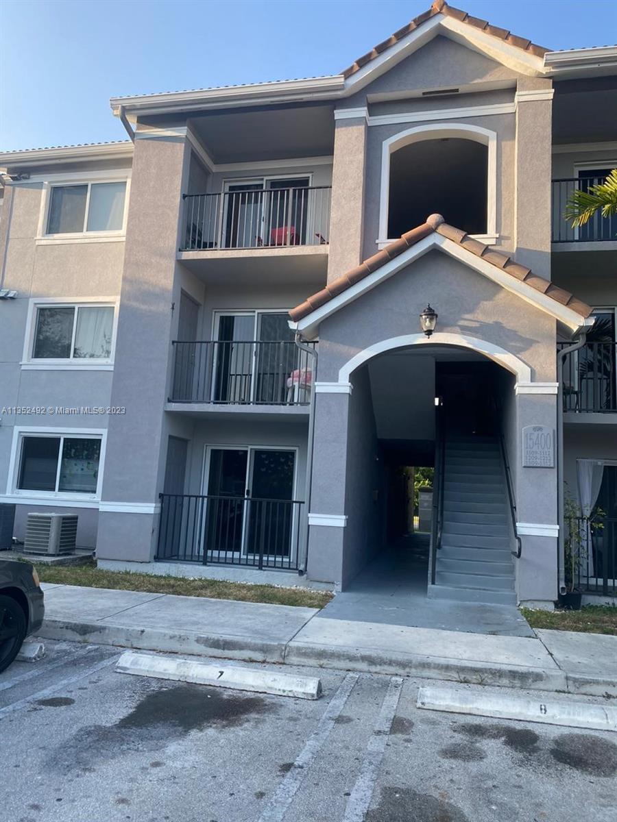 First-floor apartment. A very lovely and bright 2/2 in a great community. Washer and dryer inside unit. High ceilings in the living room with a big walk-in closet in the Master bedroom. Additional storage room. Open floor concept. Nice and quiet community. One assigned parking space and plenty of visitor parking lot.
A walking distance to US 1, shops, parks, and shopping. Clean and ready to be leased. 3-4 weeks of association approval are required. Three months total for moving in.
Vacant on Electronic Lockbox.