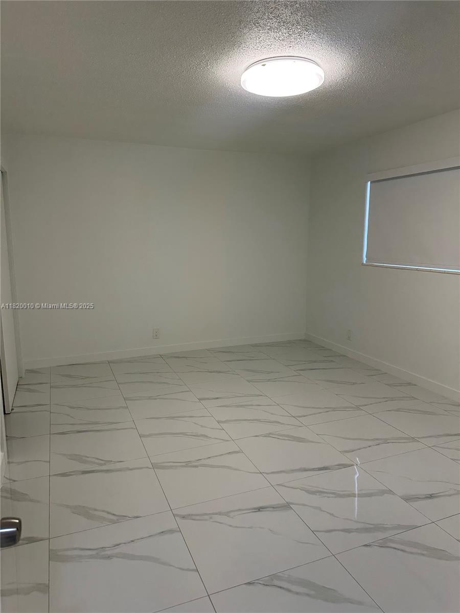 Rental Property at 105 Ne 12th Ave 2, Hallandale Beach, Broward County, Florida - Bedrooms: 1 
Bathrooms: 1  - $1,650 MO.