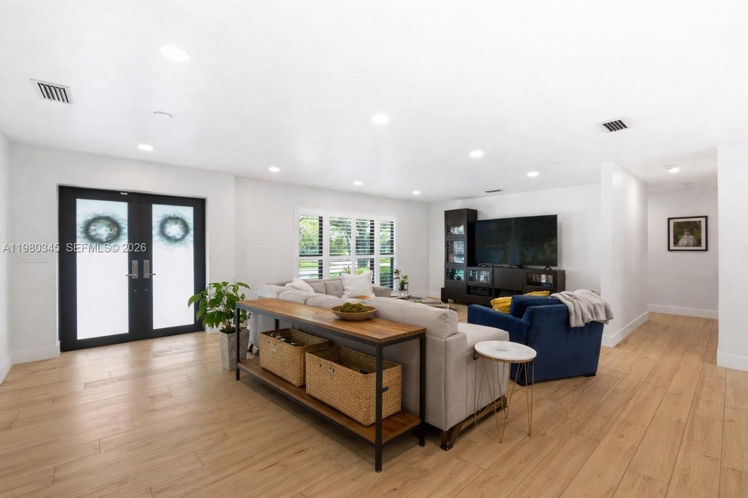 CHARLOTTE ESTATES - Residential