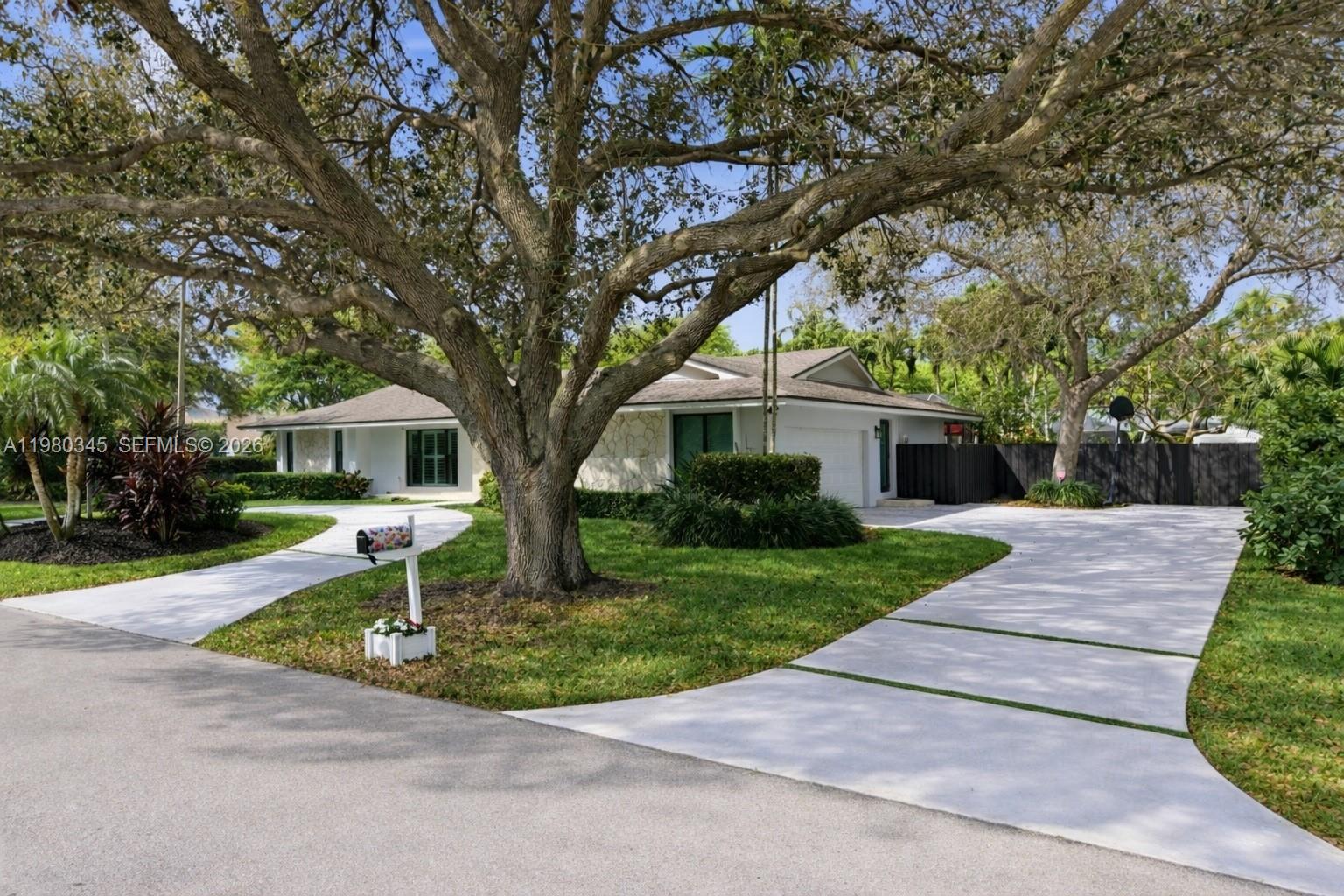 CHARLOTTE ESTATES - Residential