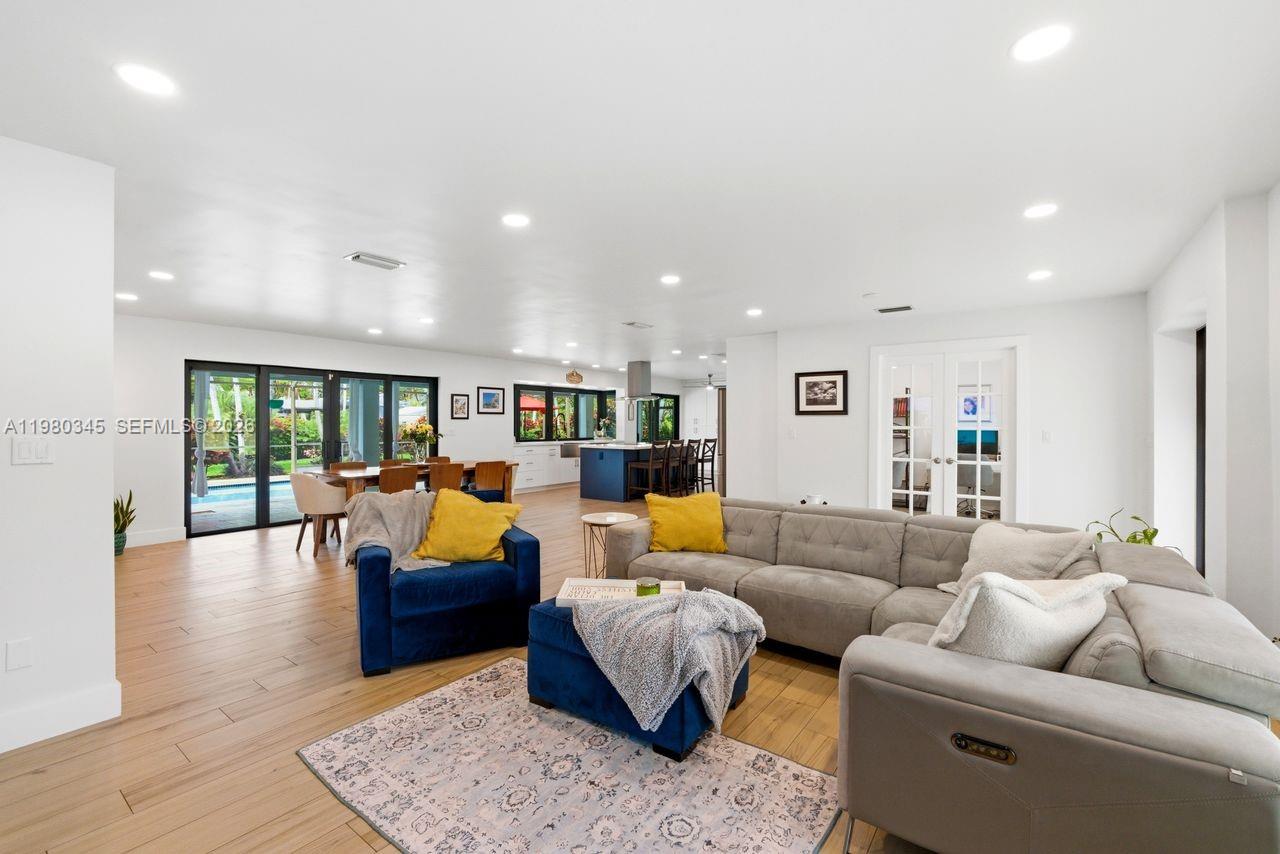 CHARLOTTE ESTATES - Residential