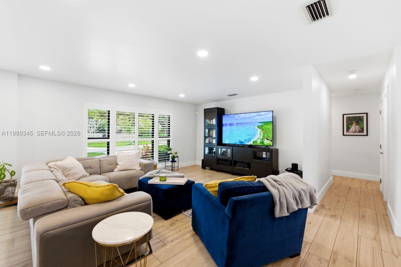 CHARLOTTE ESTATES - Residential