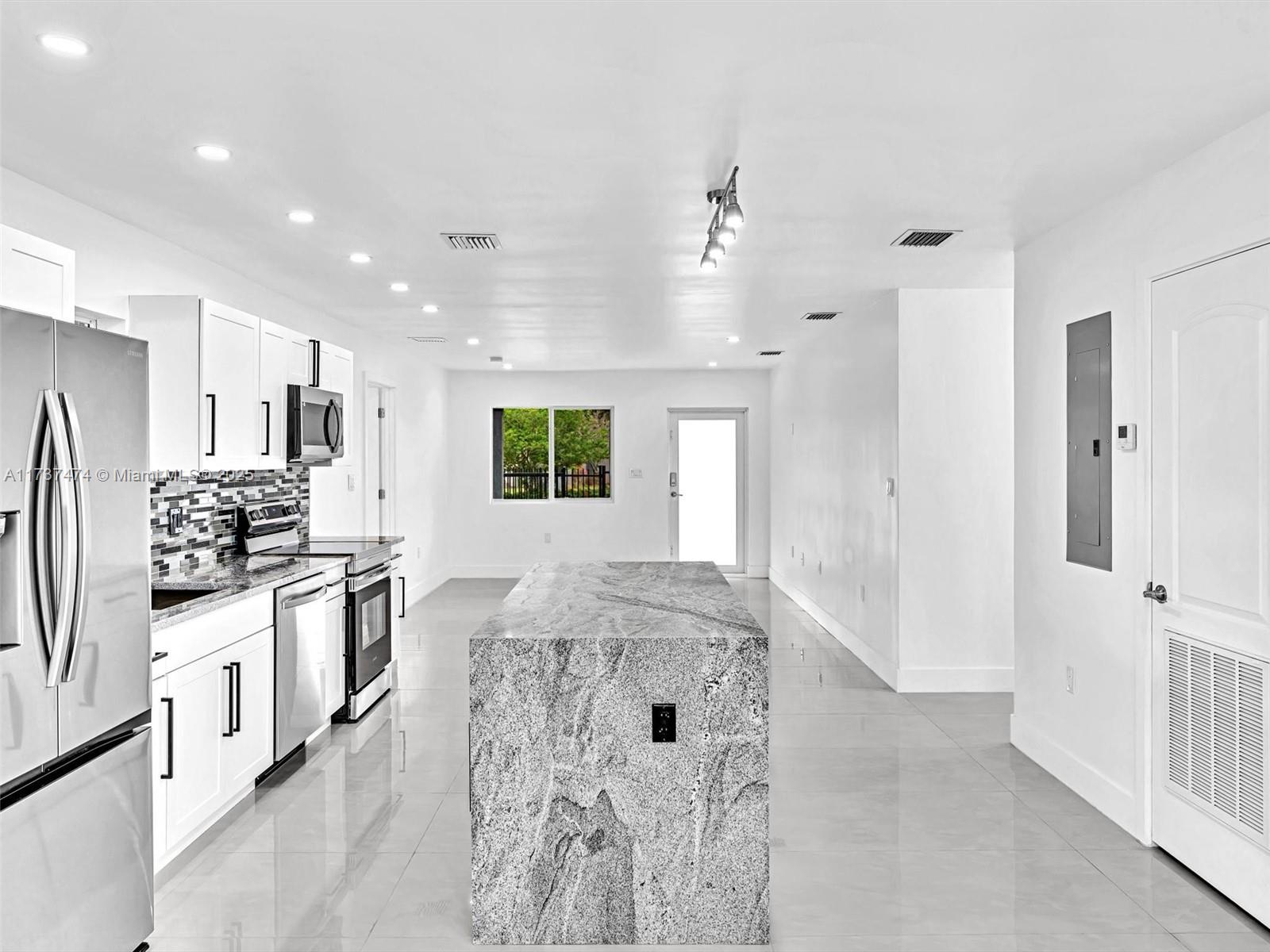 IRONS MANOR HIGH PINE ADD - Residential
