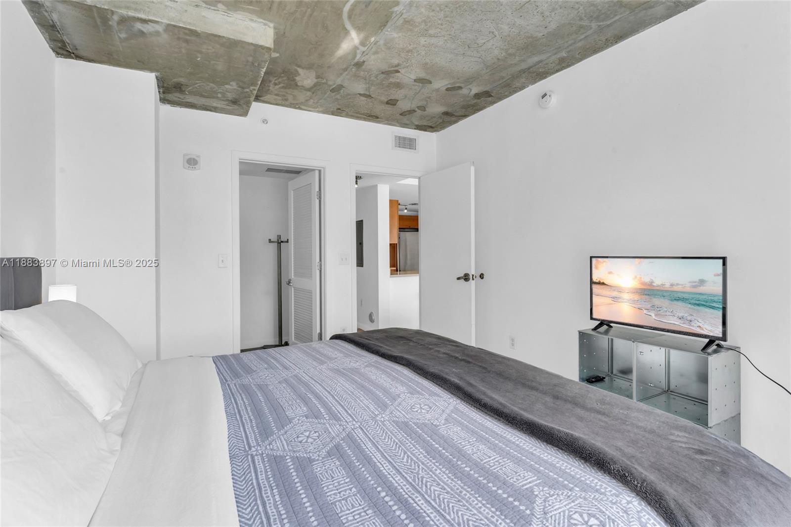 MIDBLOCK MIAMI CONDO - Residential