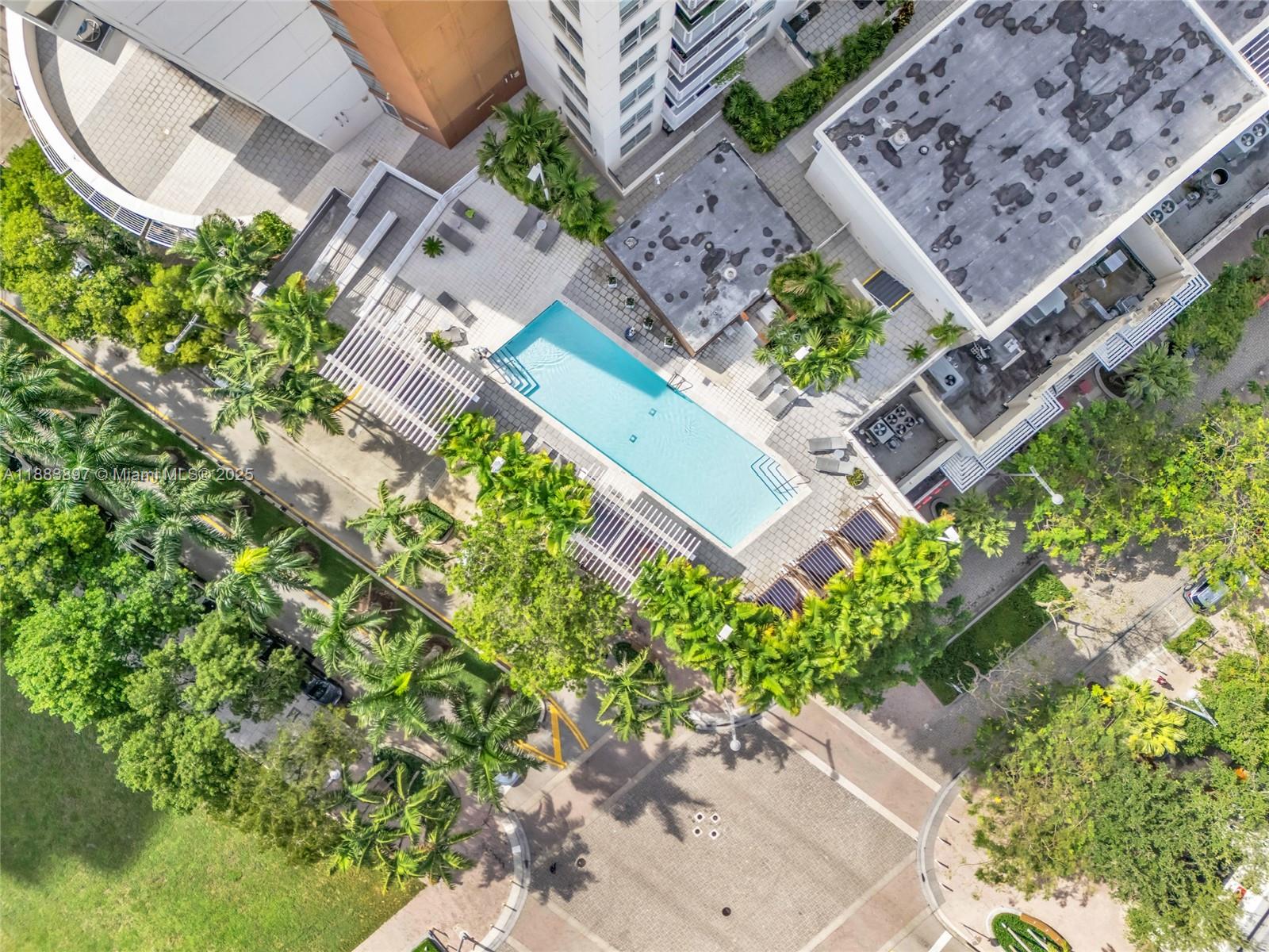 MIDBLOCK MIAMI CONDO - Residential