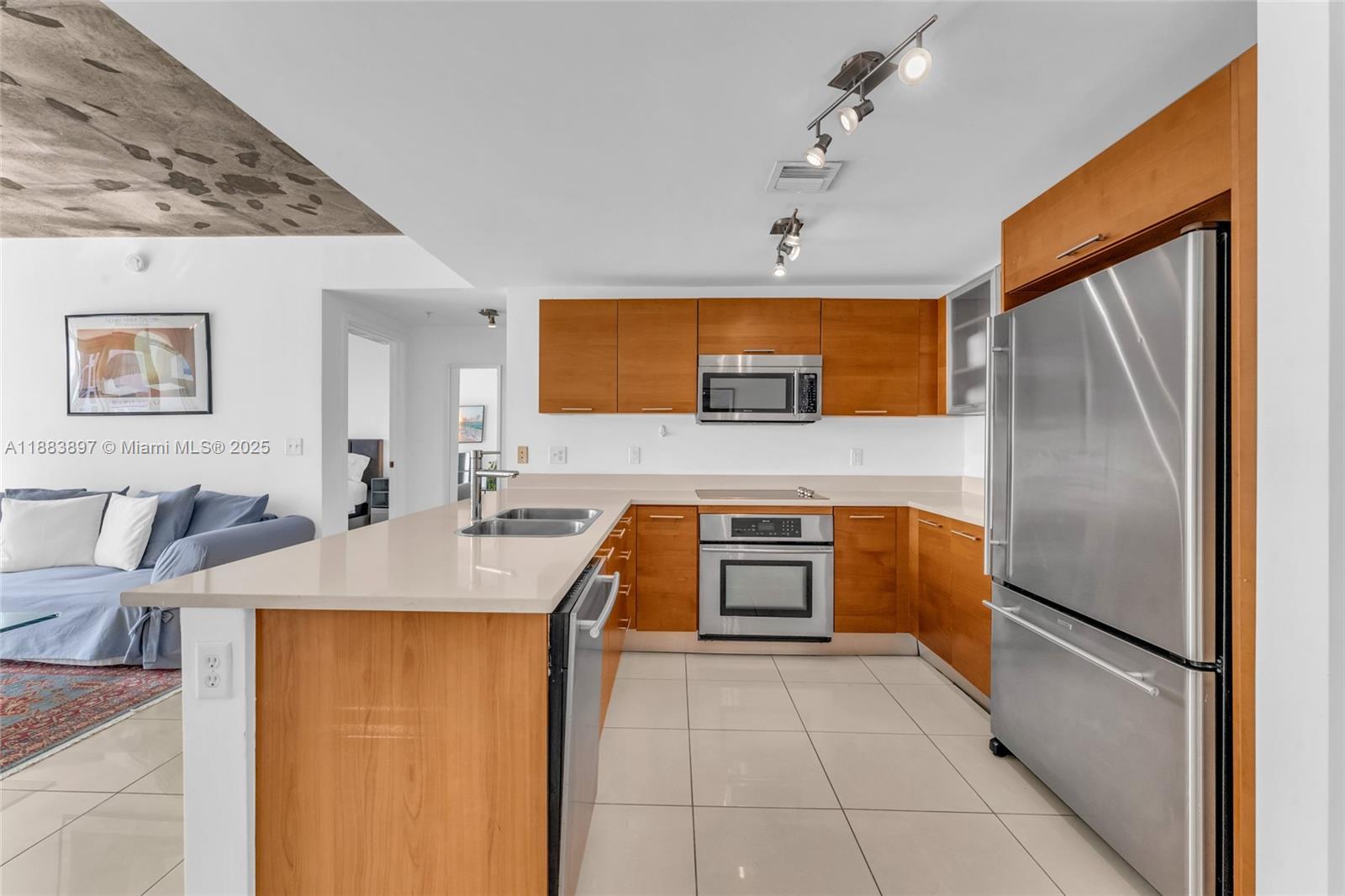 MIDBLOCK MIAMI CONDO - Residential