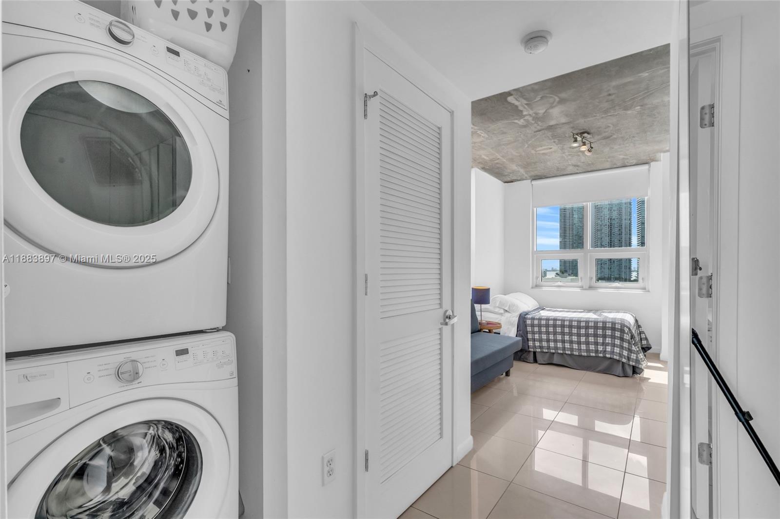 MIDBLOCK MIAMI CONDO - Residential
